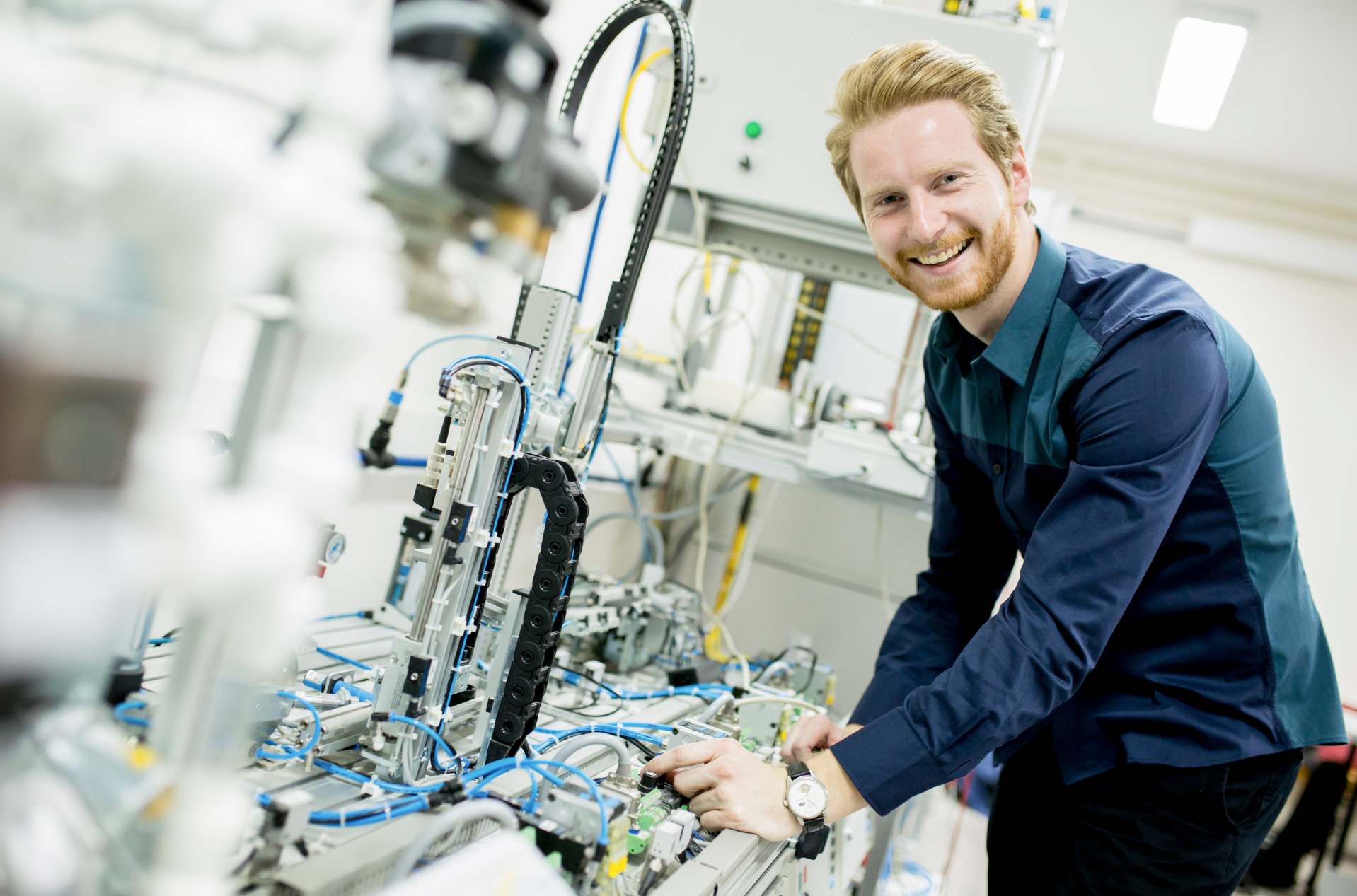 Jak oferować swoje usługi firmom jako automatyk? JDG, spółka, umowa o dzieło, umowa zlecenie?