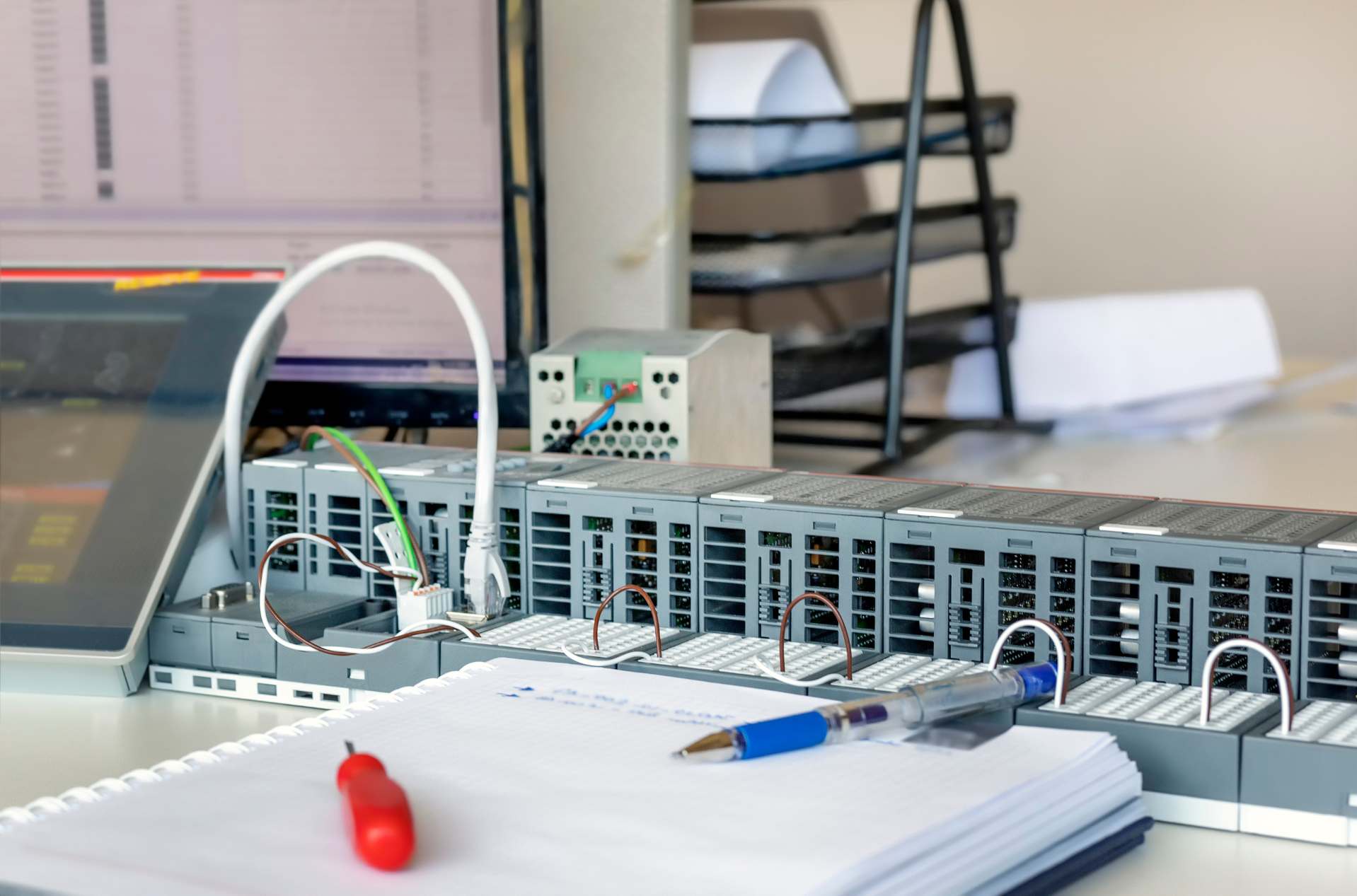 Jak dostać pracę jako automatyk programista PLC? Bez doświadczenia!