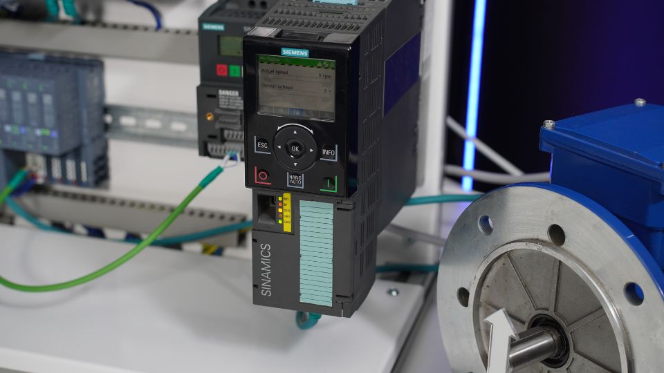 Praca jako programista PLC – plusy i minusy zawodu