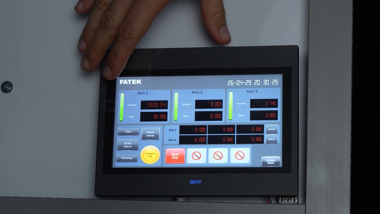 Panel HMI Fatek z monitoringiem trzech osi serwo