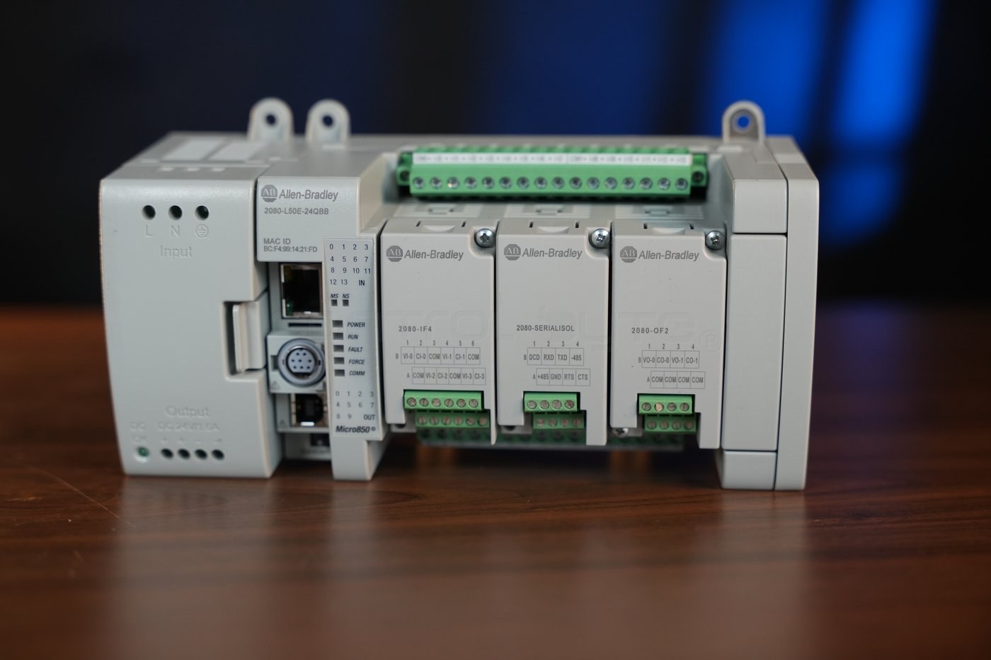 Kompletny zestaw ze sterownikiem Micro850 2080-L50E - zasilacz, sterownik i trzy moduły plug-in