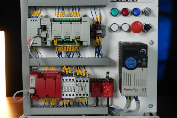 PLC Trainer ControlByte - przenośny panel szkoleniowy z Allen-Bradley Micro800