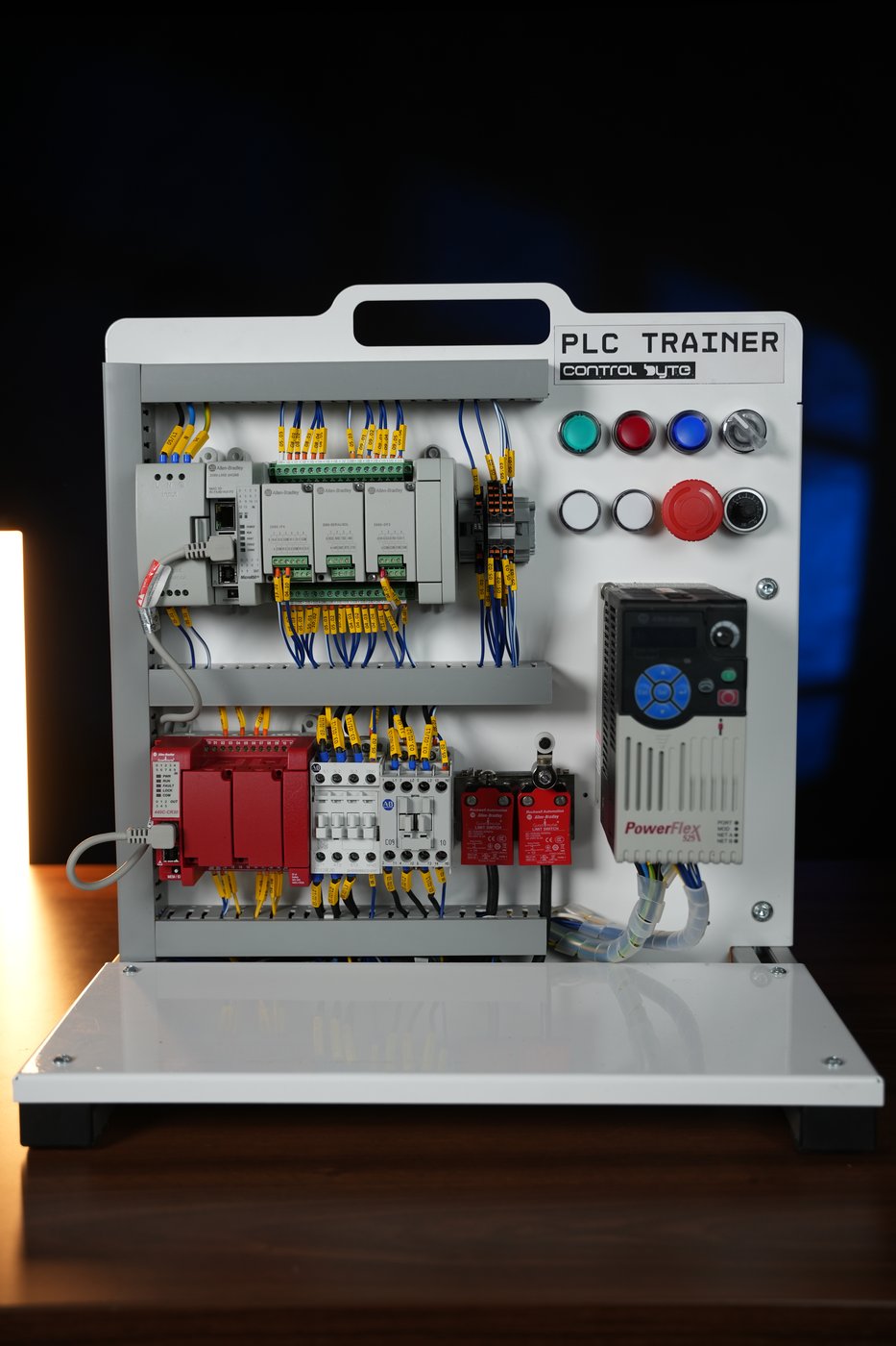 PLC Trainer ControlByte – przenośne stanowisko z Allen-Bradley Micro800