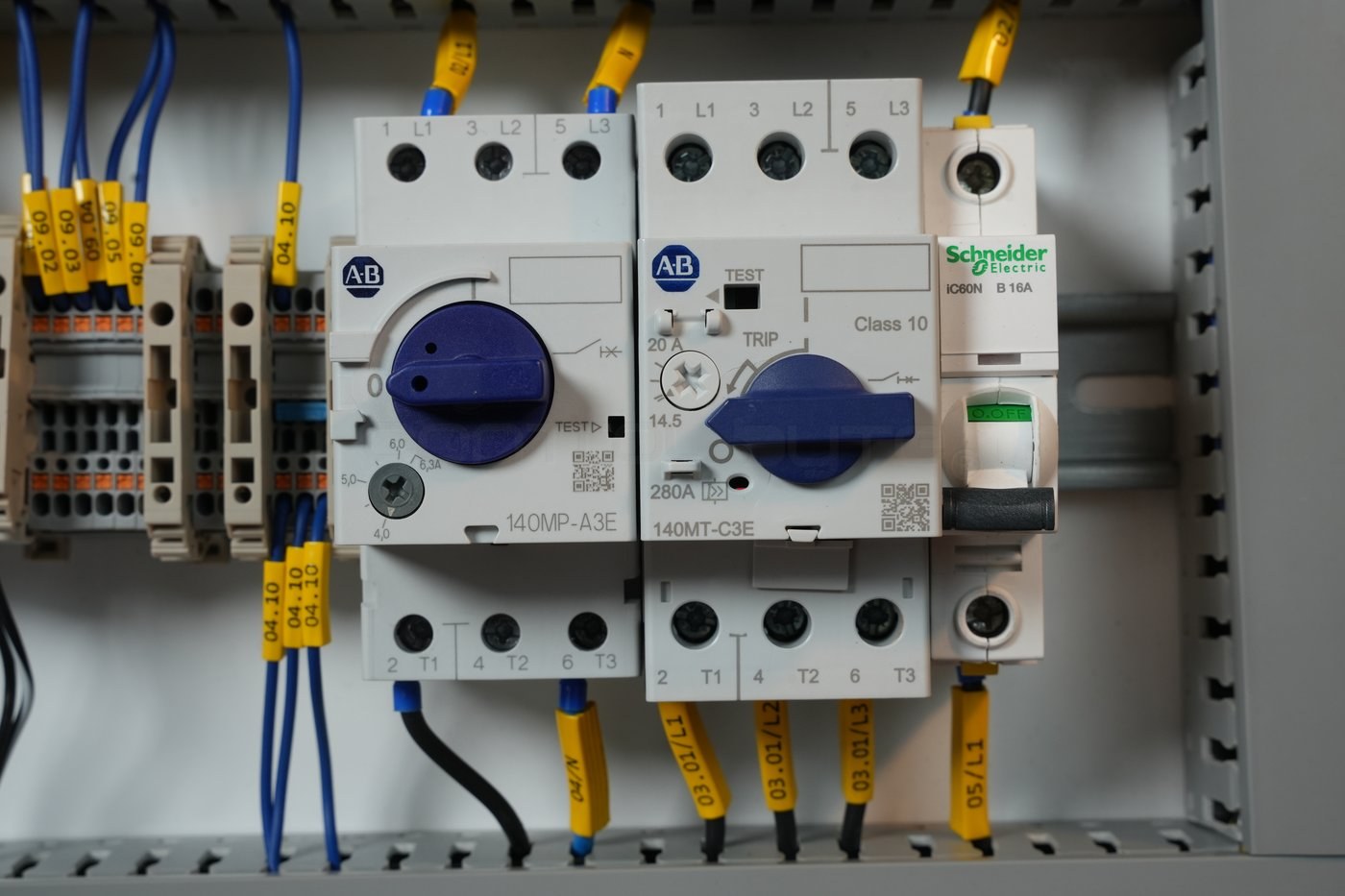 Wyłączniki silnikowe 140MP-A3E, 140MT-C3E i Schneider iC60N