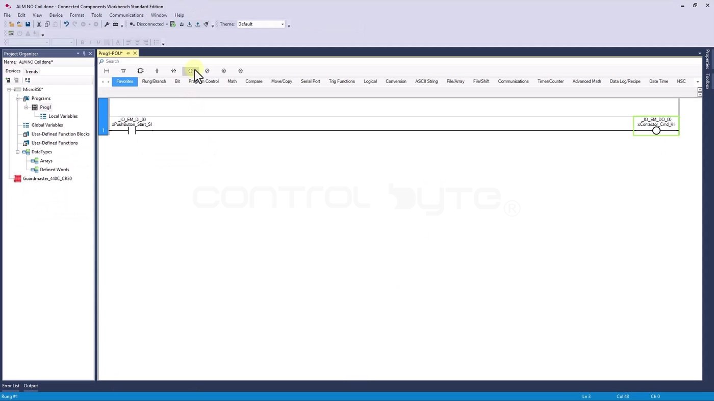 Pierwsza szyna: styk normalnie otwarty sterujący cewką w Connected Components Workbench