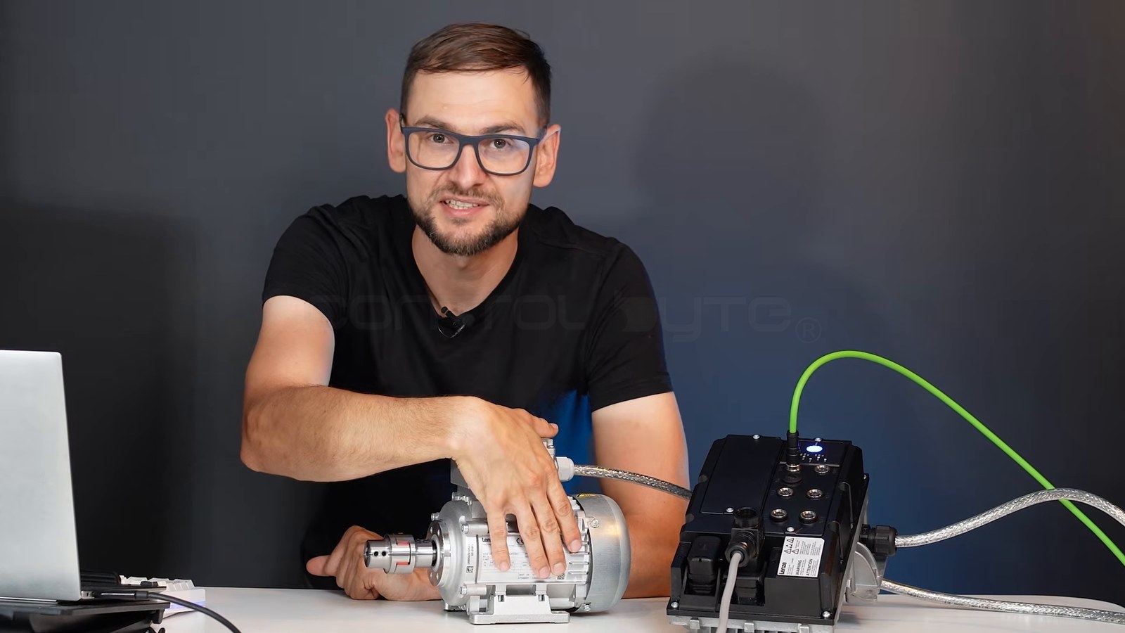 Silnik IE5 po dłuższej pracy przy 2 Hz pozostaje zimny