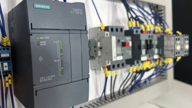 Regulator PID - jak działa i jak go ustawić w sterowniku PLC