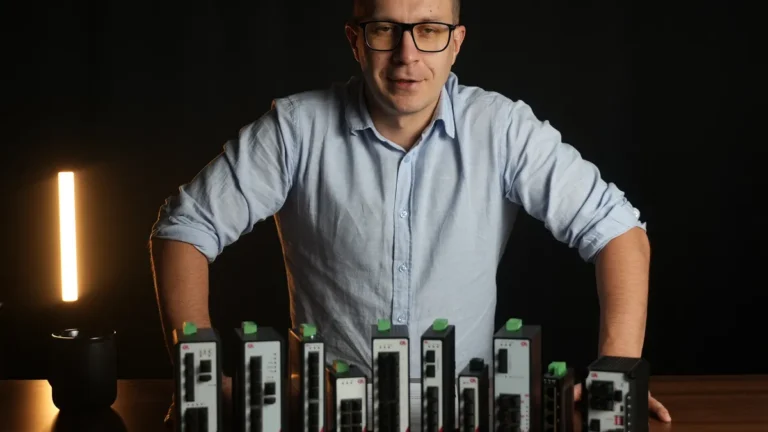 Switch przemysłowy Ethernet - jak wybrać? Niezarządzalny, PoE, SFP