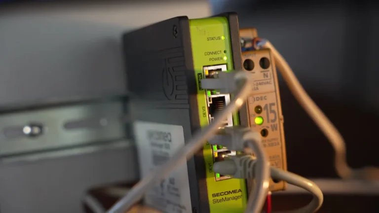 Zdalny dostęp do maszyn i sterownika PLC - router, MQTT i chmura